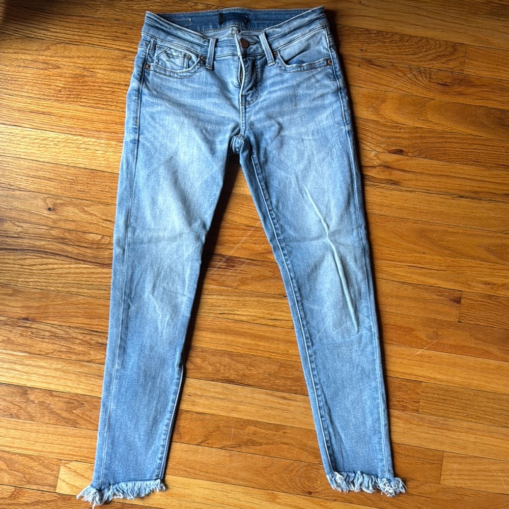 Blue Skinny Jeans with Distressed Look and Raw Hem